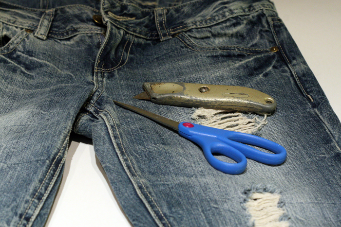 DIY Cut Off Denim Shorts, DIY Cut off Jean Shorts, DIY Cut off shorts, DIY Cut offs