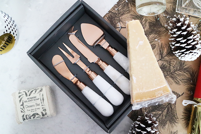 unique-hostess-gift-basket-marble-rose-gold-cheese-set